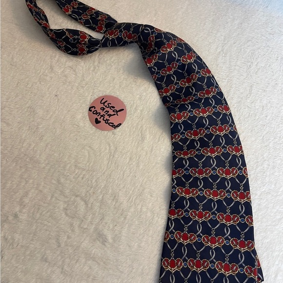 Stylish Navy and Red Patterned Men's Tie - Picture 2 of 6